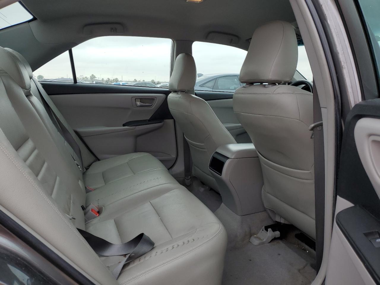 2016 Toyota Camry - Image 10