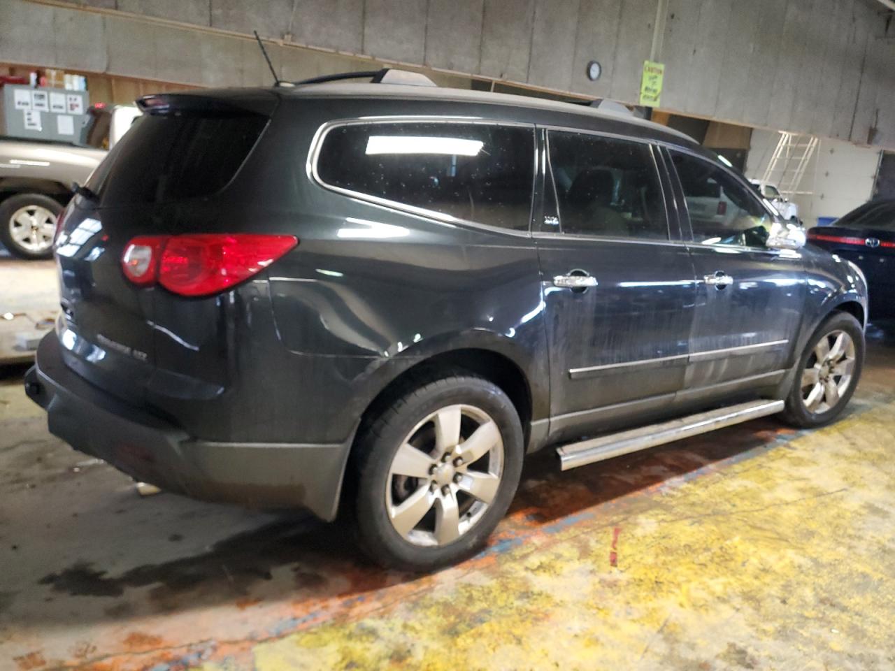2009 Chevrolet Traverse - Image 3