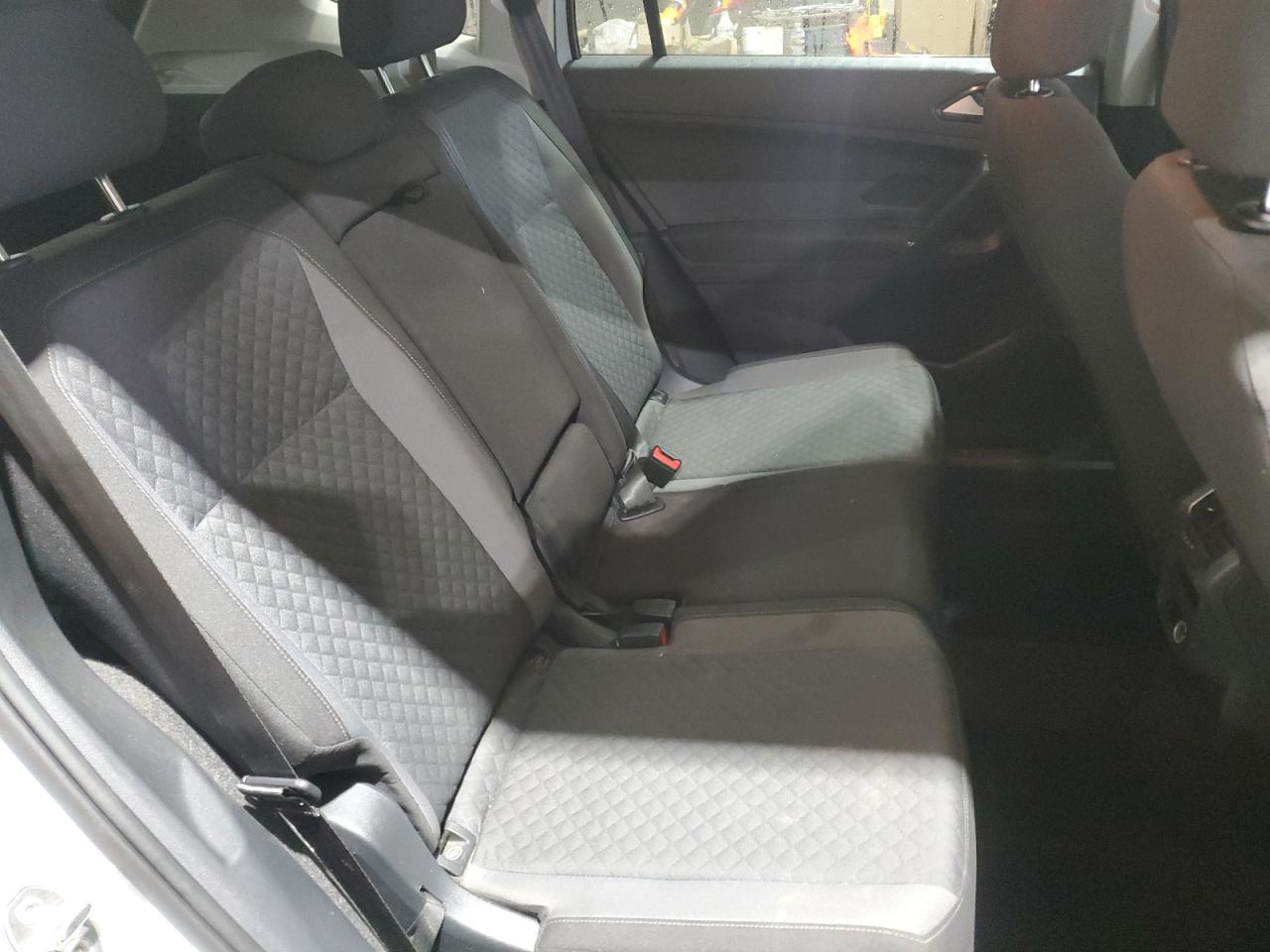 2018 Volkswagen Tiguan - Image 11