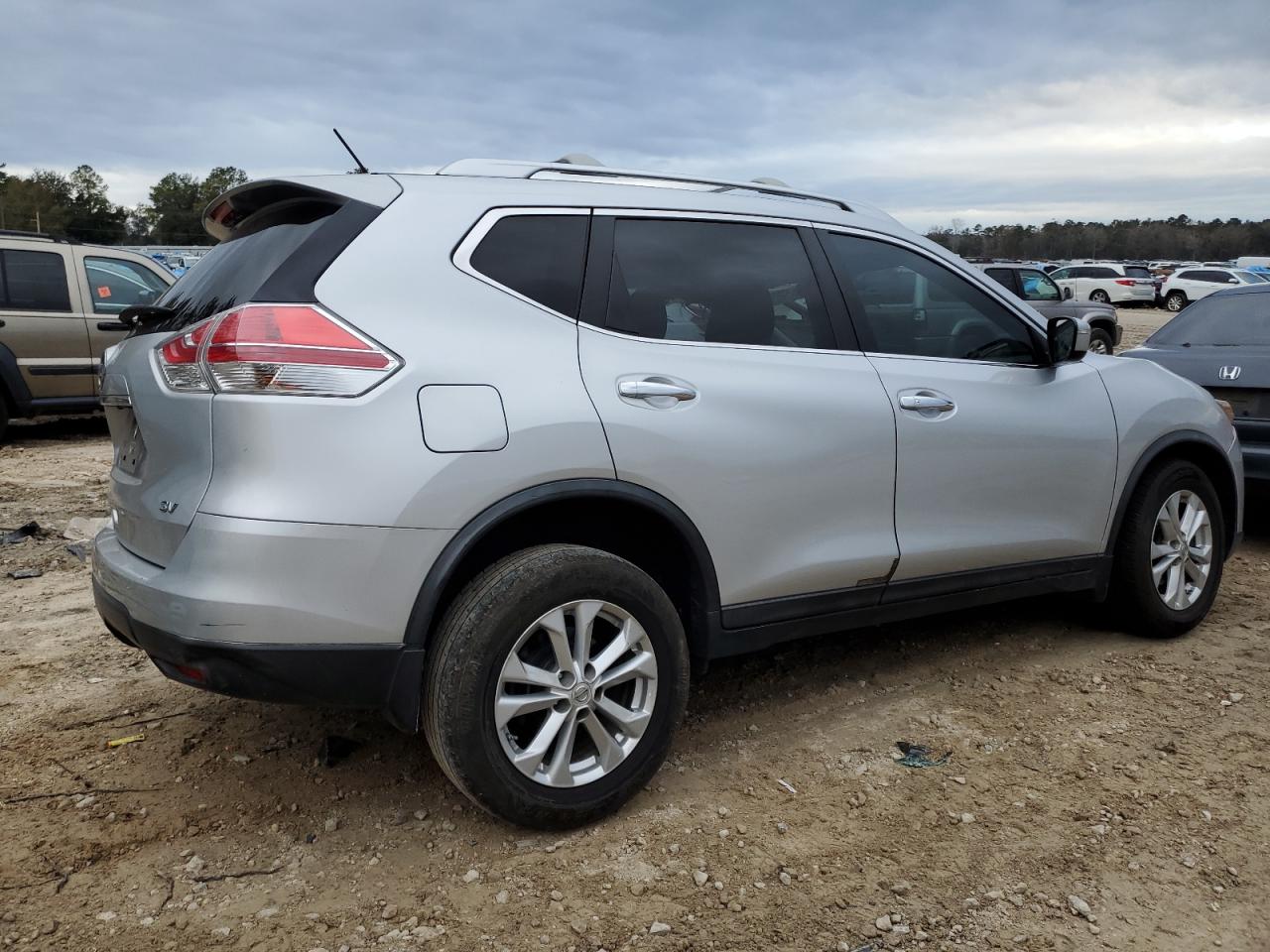 2015 Nissan Rogue - Image 3