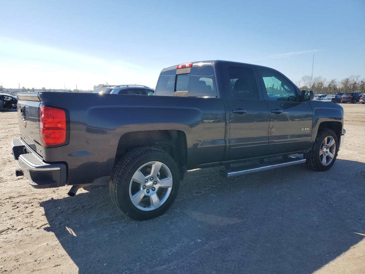 2015 Chevrolet Silverado - Image 3