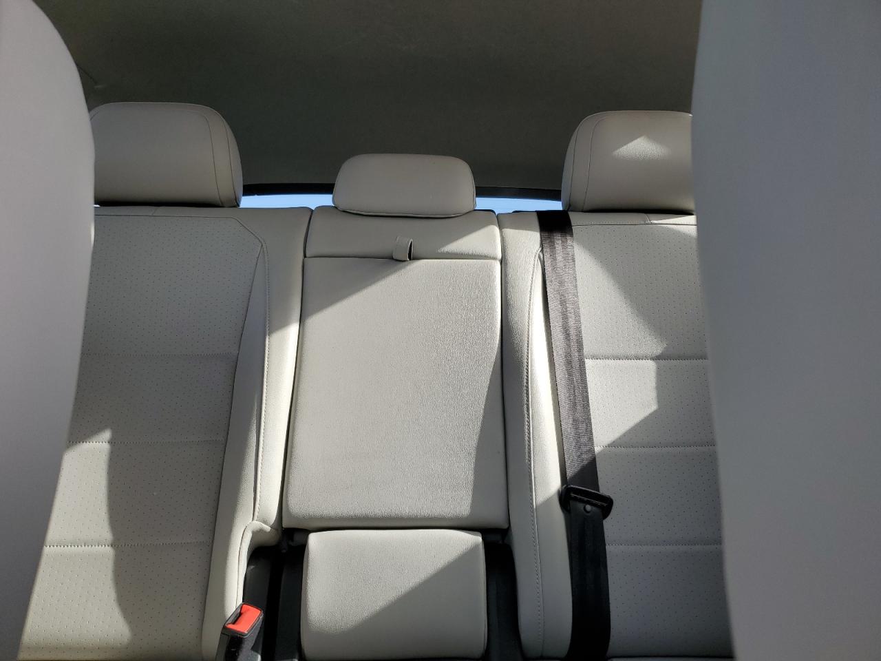 2018 Volkswagen Tiguan - Image 10