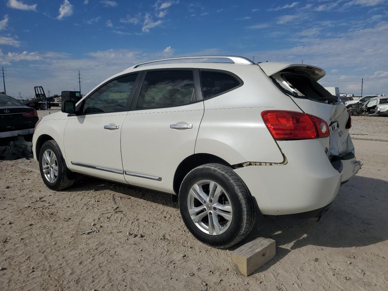 2015 Nissan Rogue - Image 2