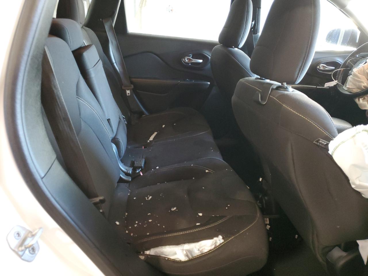 2015 Jeep Grand Cherokee - Image 11