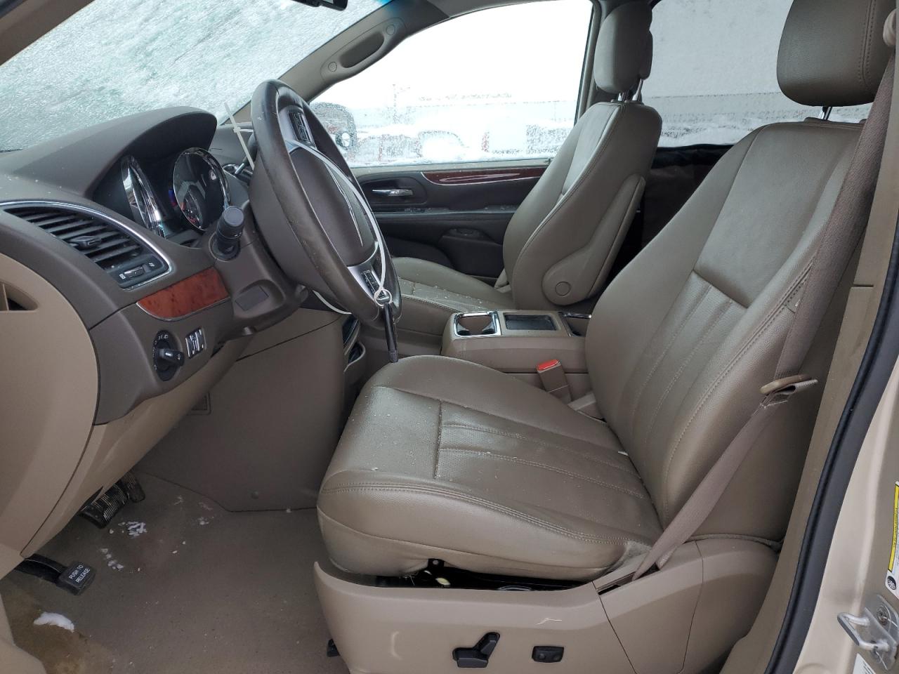 2012 Chrysler Town & Country - Image 7
