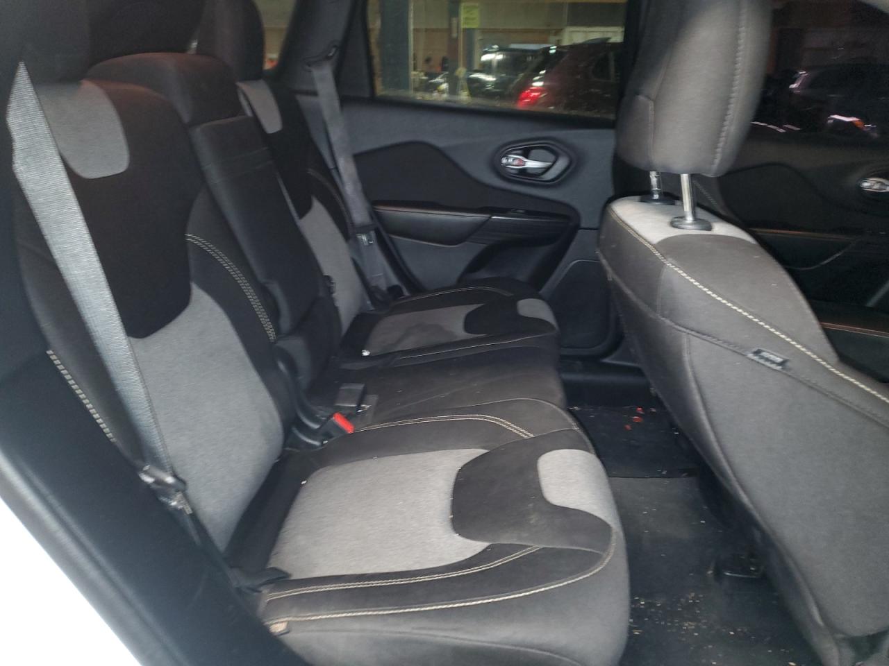 2014 Jeep Grand Cherokee - Image 11