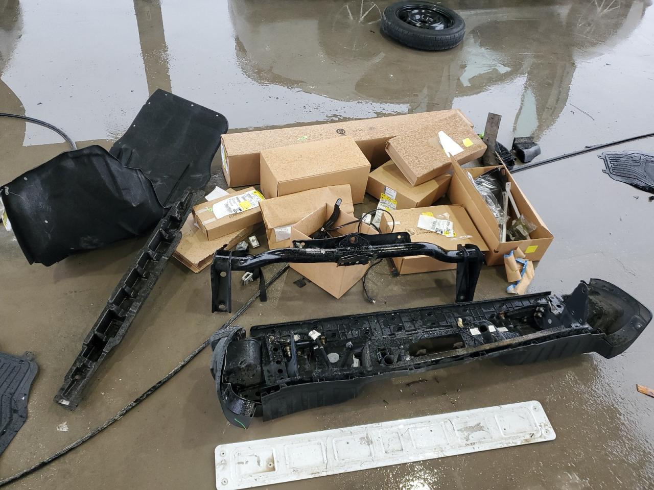 2021 Chevrolet Colorado - Image 12