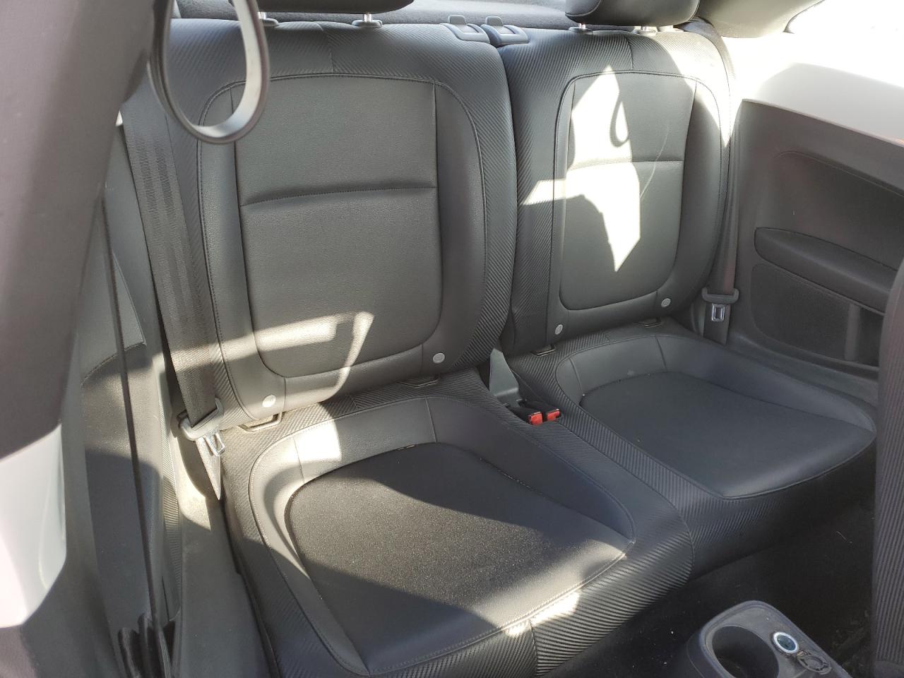2012 Volkswagen Beetle - Image 10