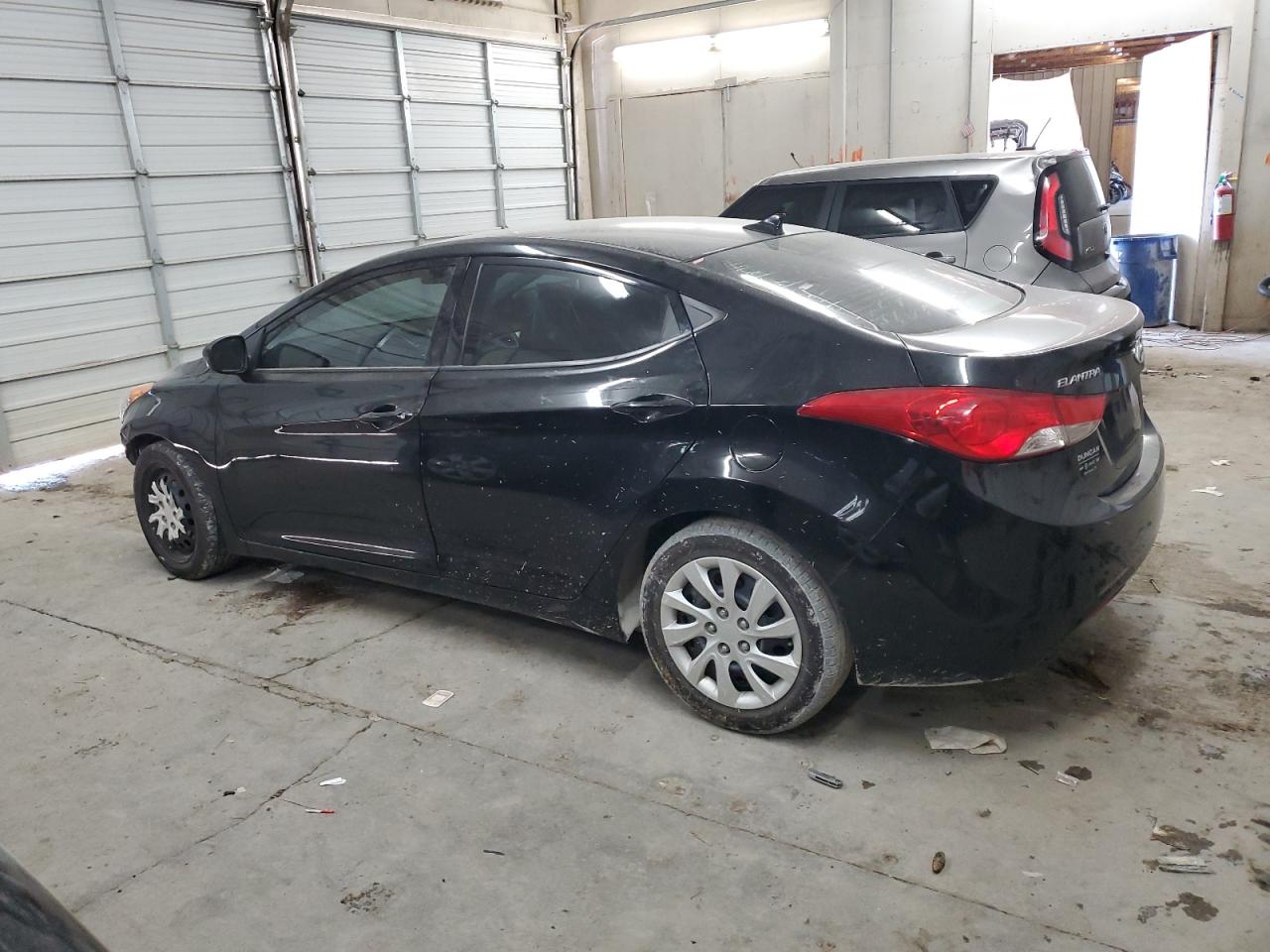 2013 Hyundai Elantra - Image 2