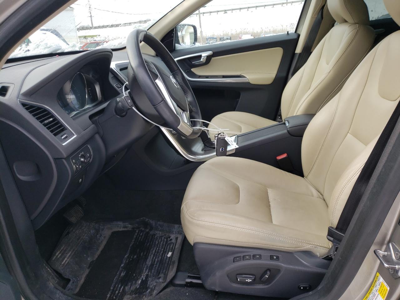 2016 Volvo XC60 - Image 7