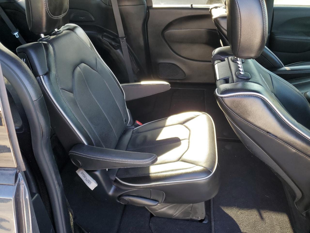 2020 Chrysler Pacifica - Image 11