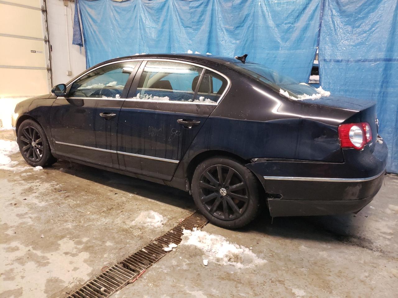 2010 Volkswagen Passat - Image 2