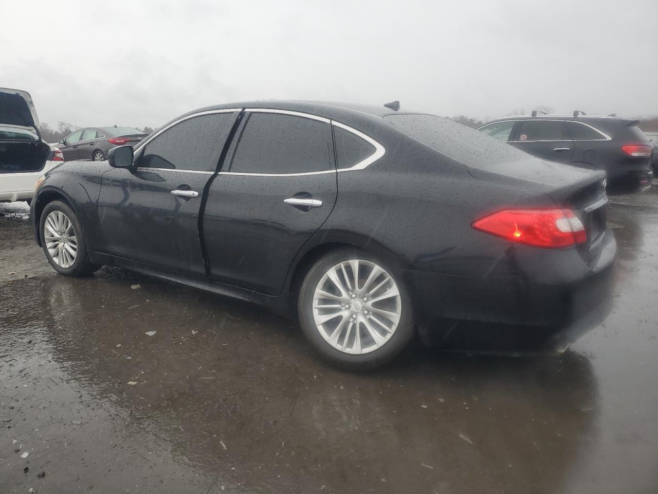 2012 Infiniti M - Image 2