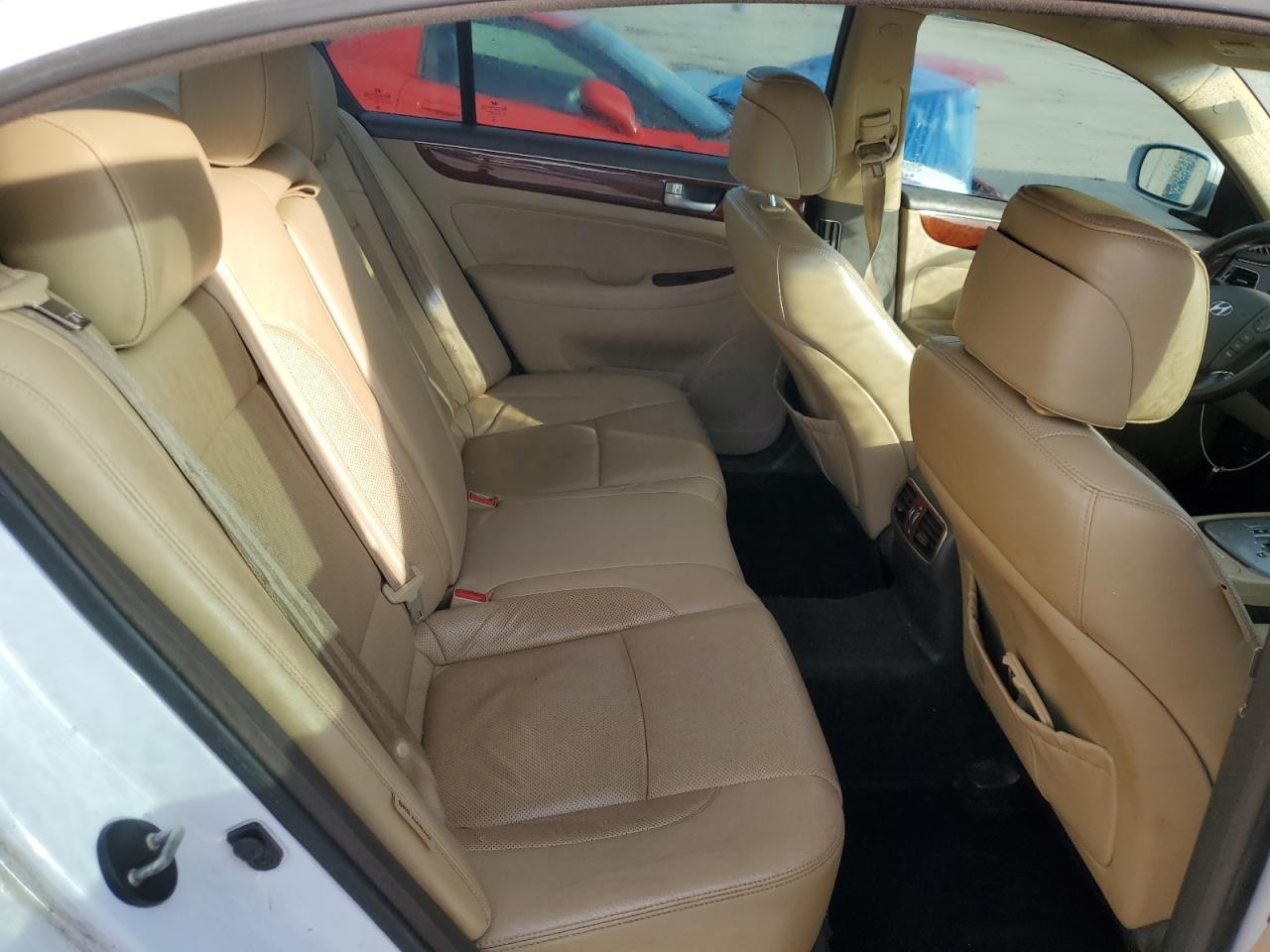 2014 Hyundai Genesis - Image 10