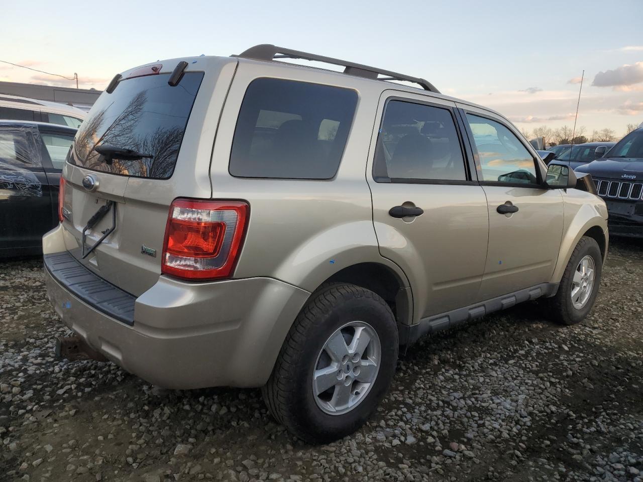 2010 Ford Escape - Image 3
