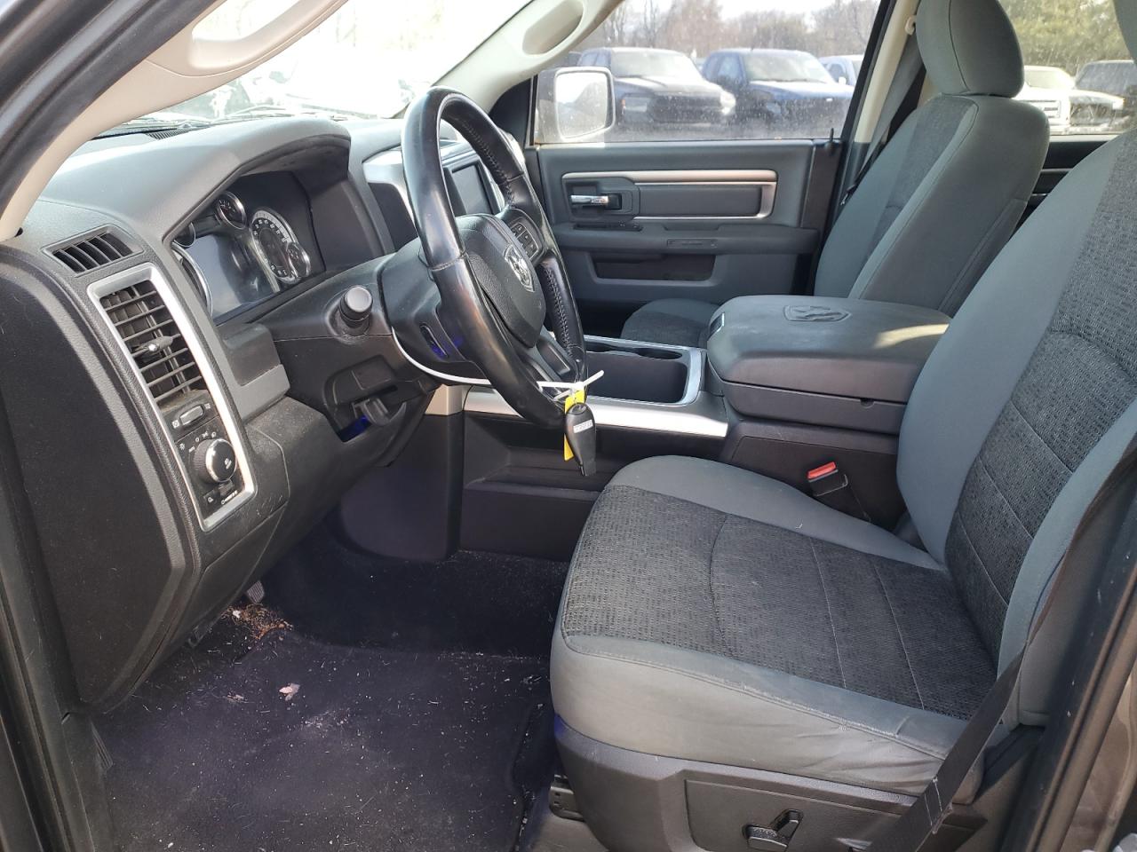 2016 RAM 1500 - Image 7