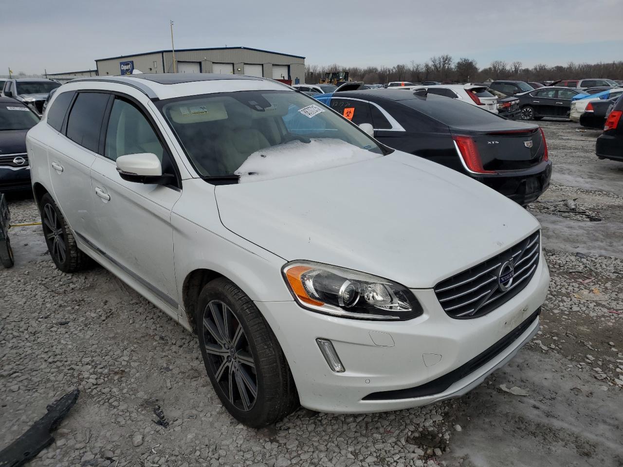 2017 Volvo XC60 - Image 4