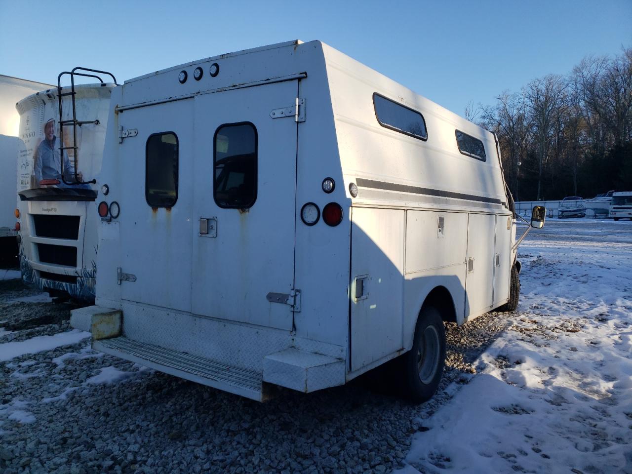 2002 Chevrolet Express - Image 3