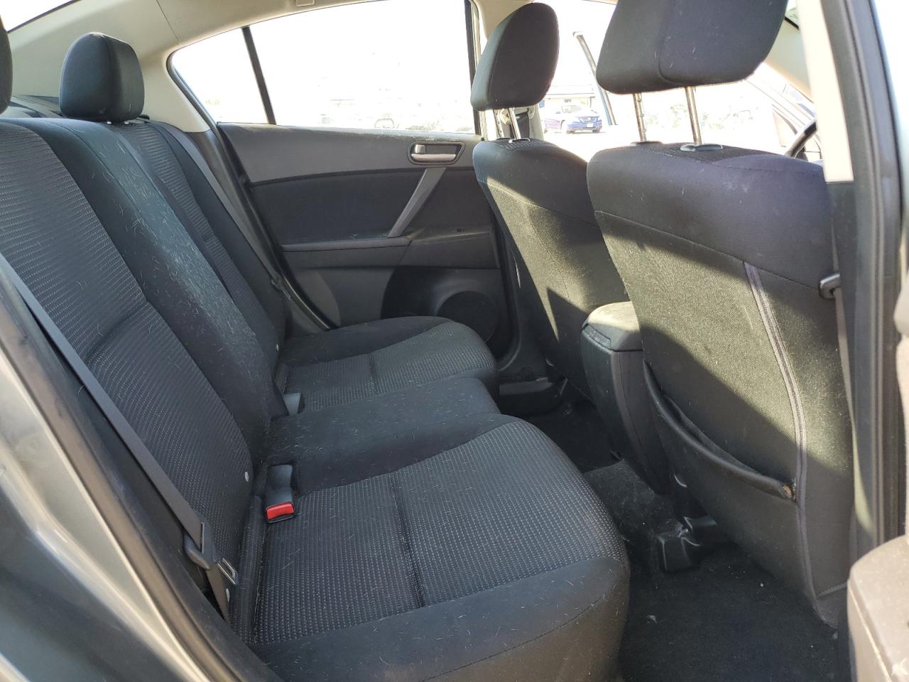 2013 Mazda 3 - Image 10