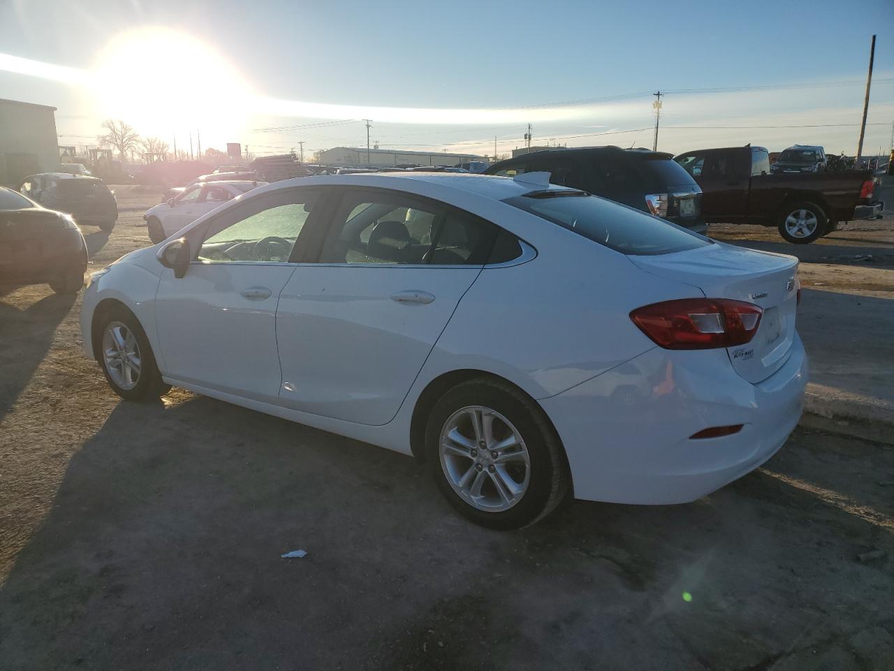 2018 Chevrolet Cruze - Image 2