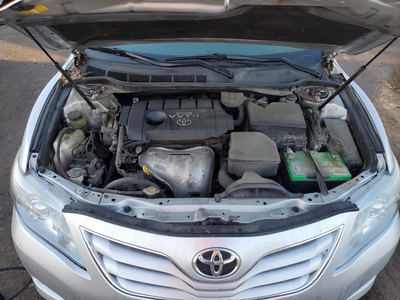 2010 Toyota Camry - Image 11