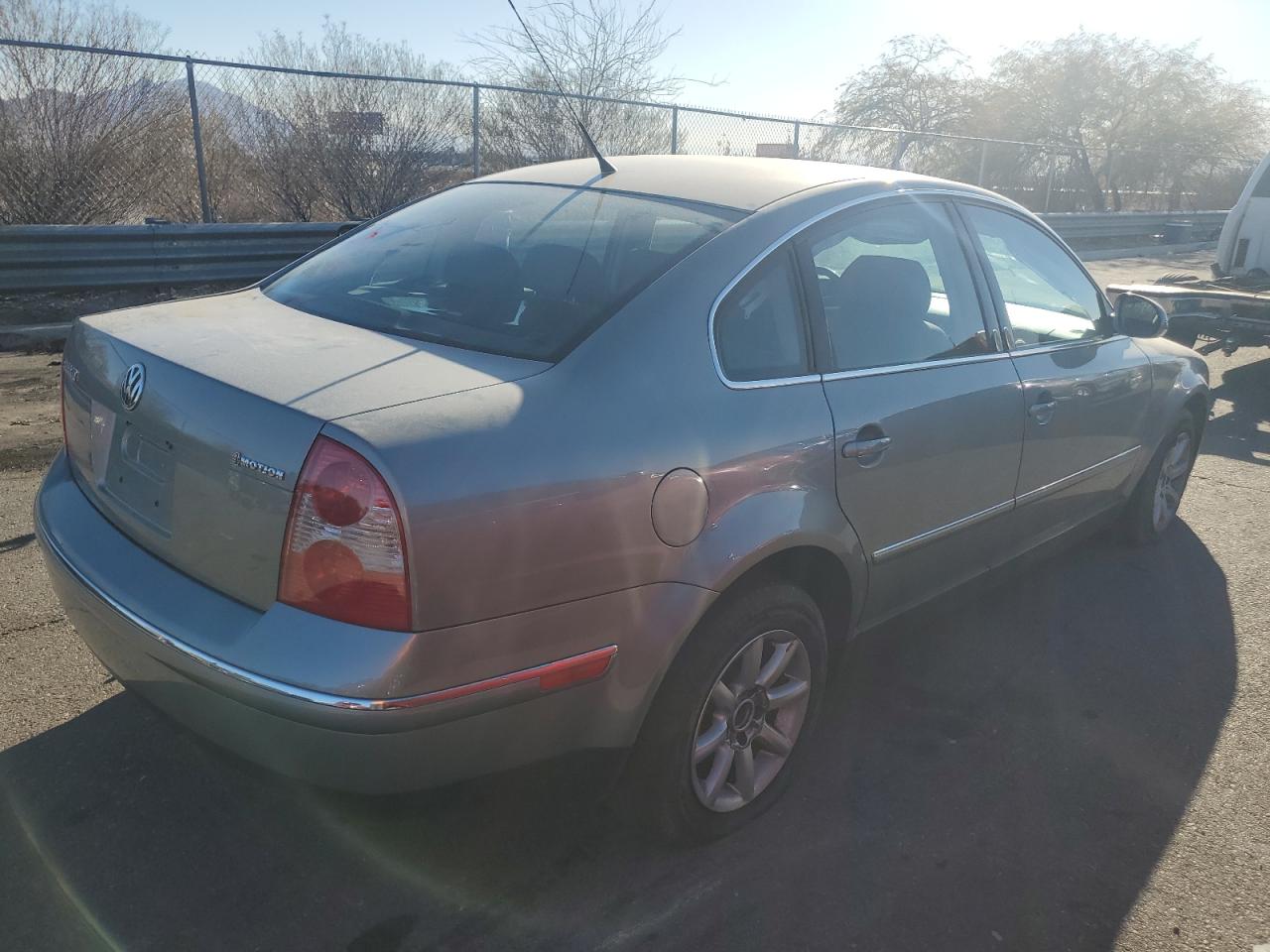 2004 Volkswagen Passat - Image 3
