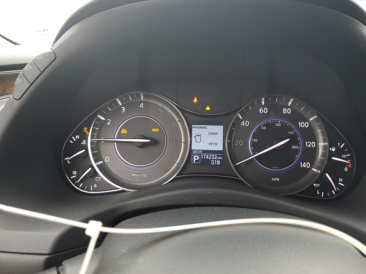 2013 Infiniti QX56 - Image 9
