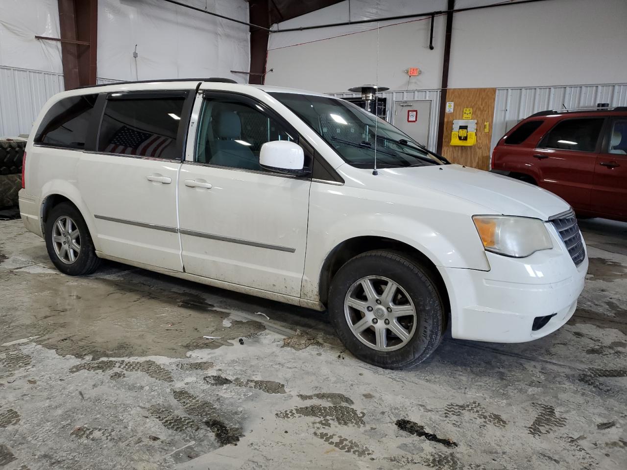 2010 Chrysler Town & Country - Image 4
