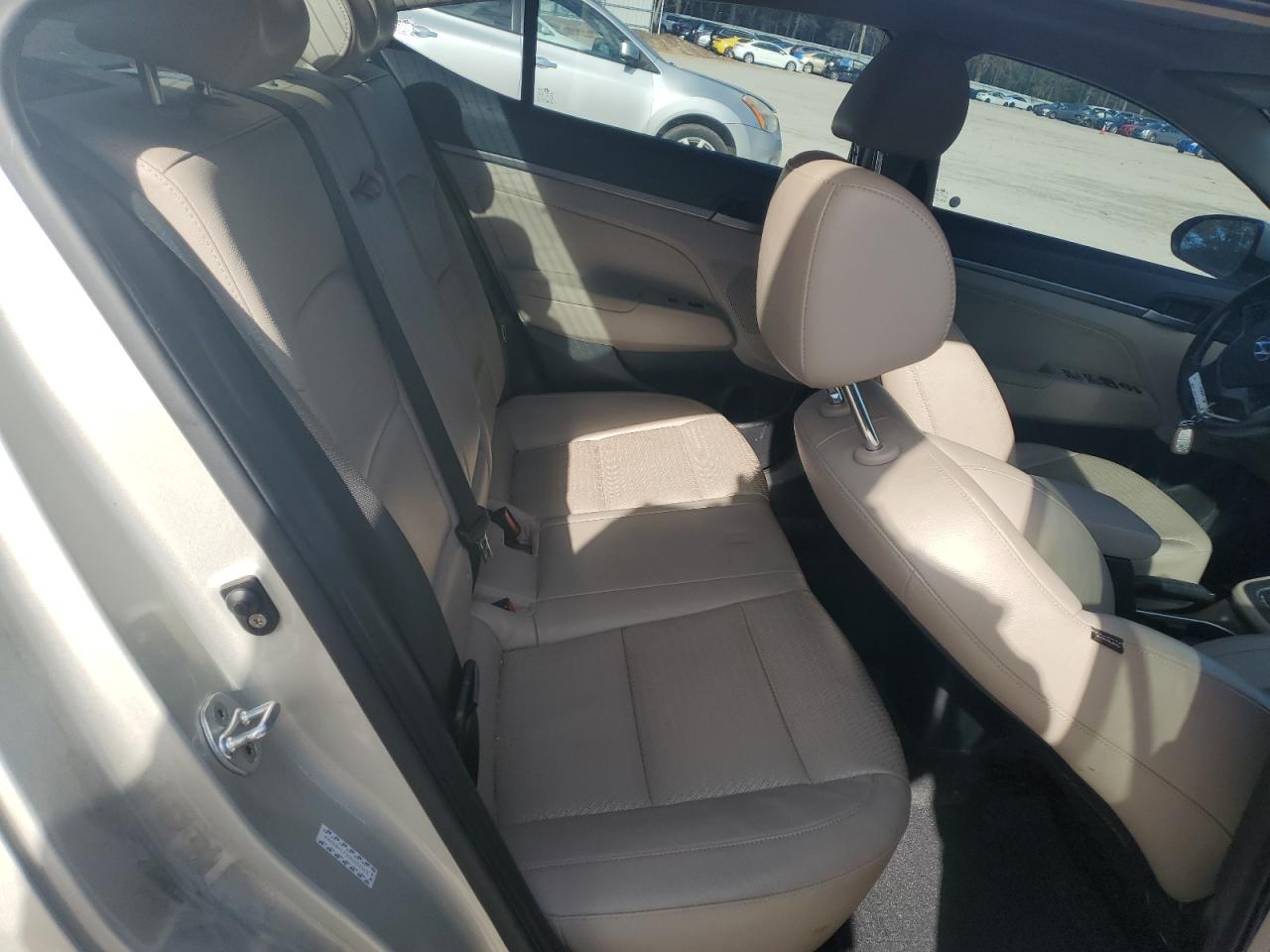 2017 Hyundai Elantra - Image 10