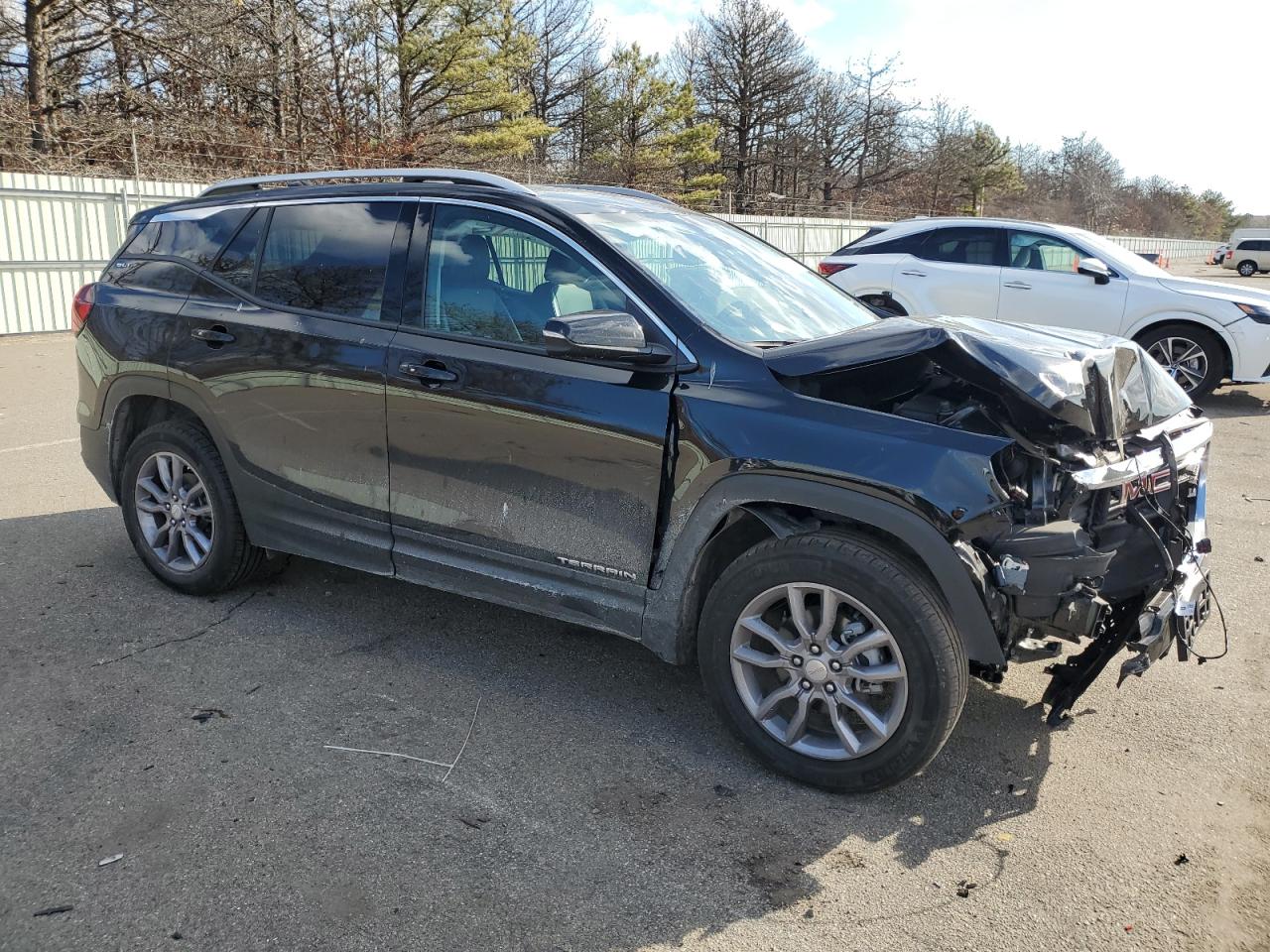 2022 GMC Terrain - Image 4