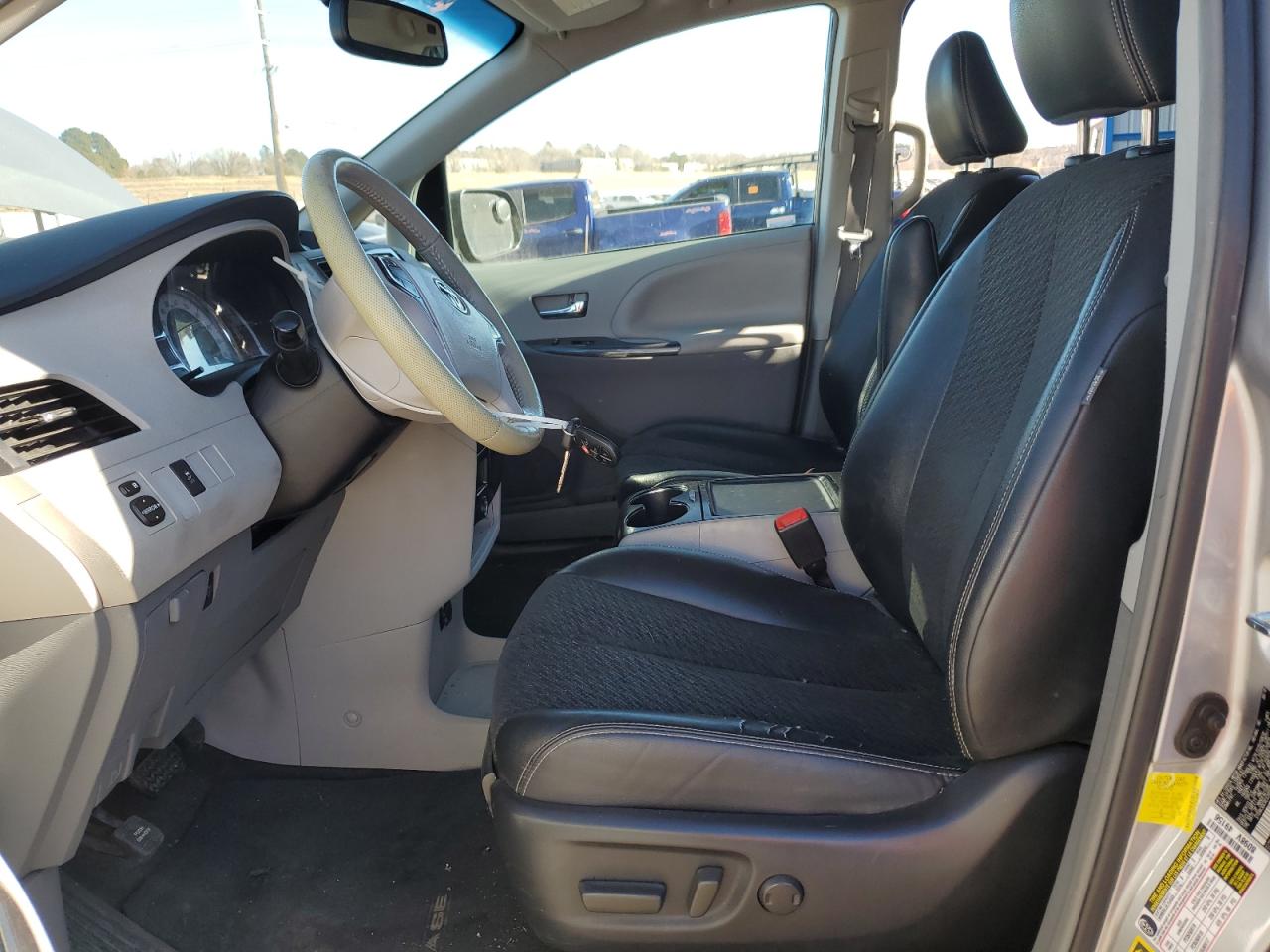 2012 Toyota Sienna - Image 7