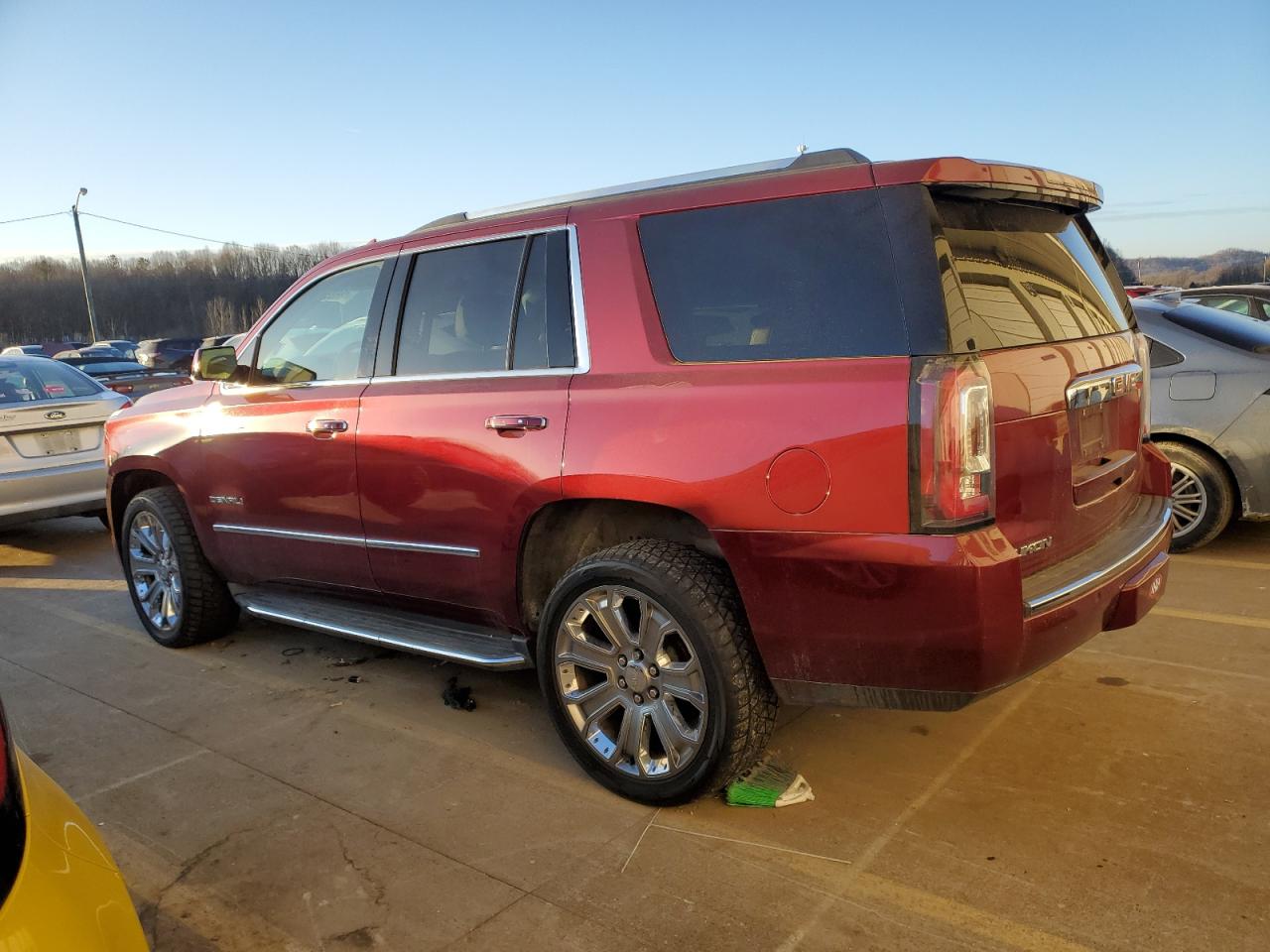 2016 GMC Yukon - Image 2
