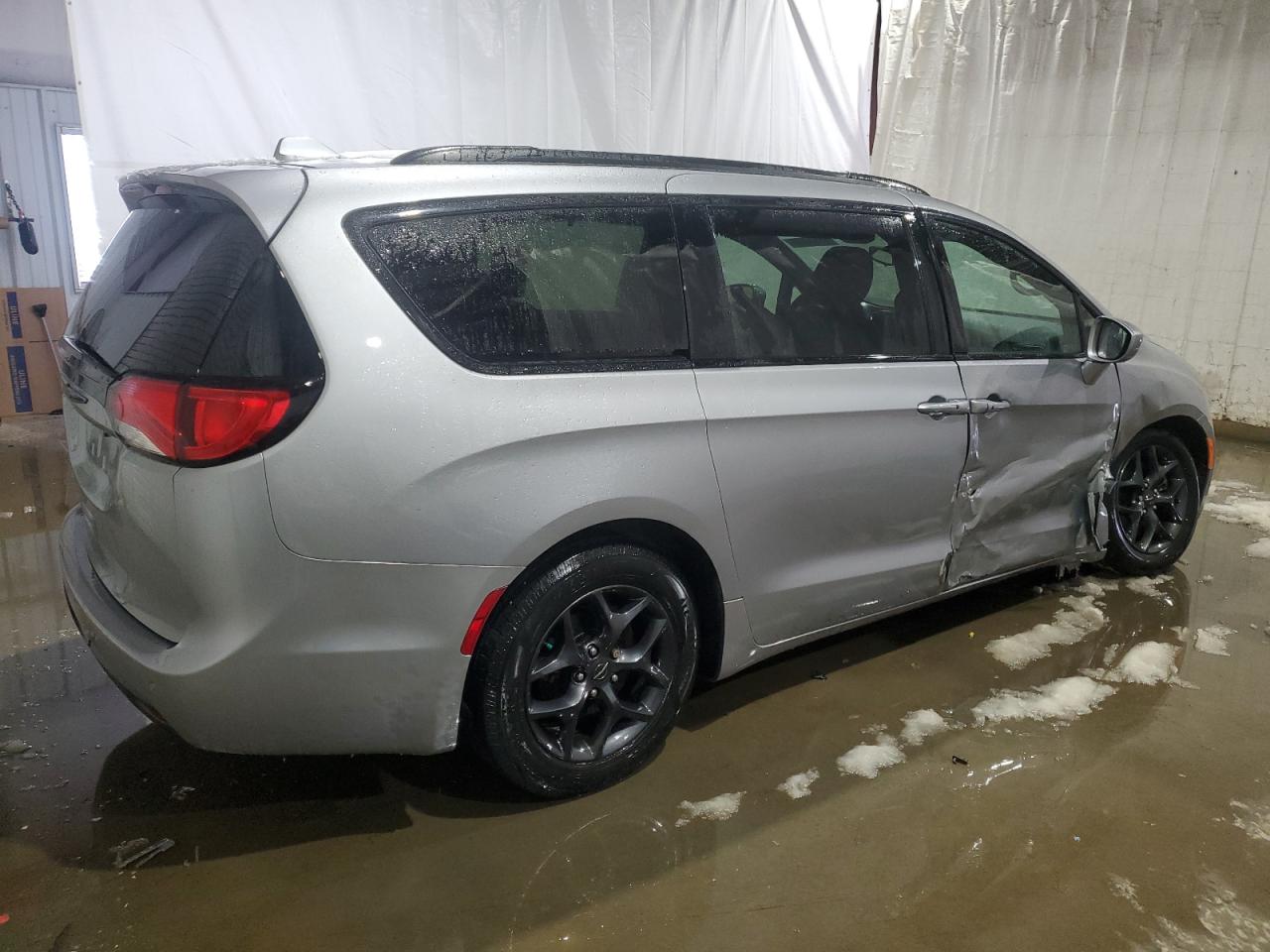 2018 Chrysler Pacifica - Image 3