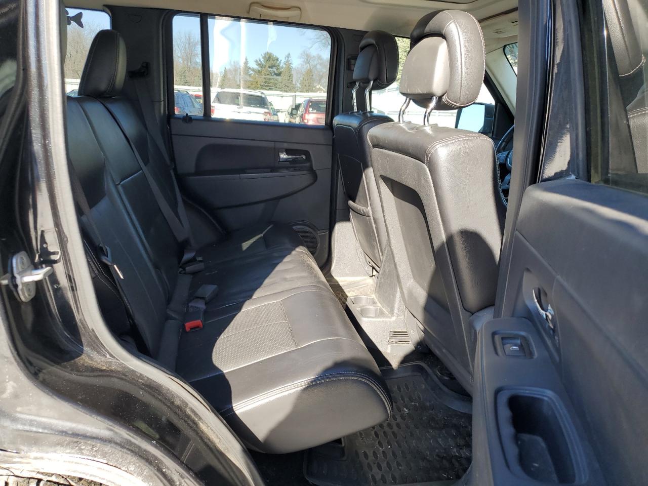2012 Jeep Liberty (North America) - Image 11