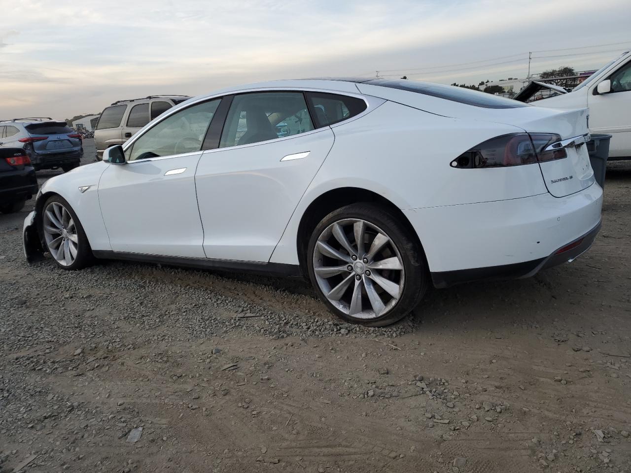 VIN 5YJSA1CN5DFP22672 2013 TESLA MODEL S no.2