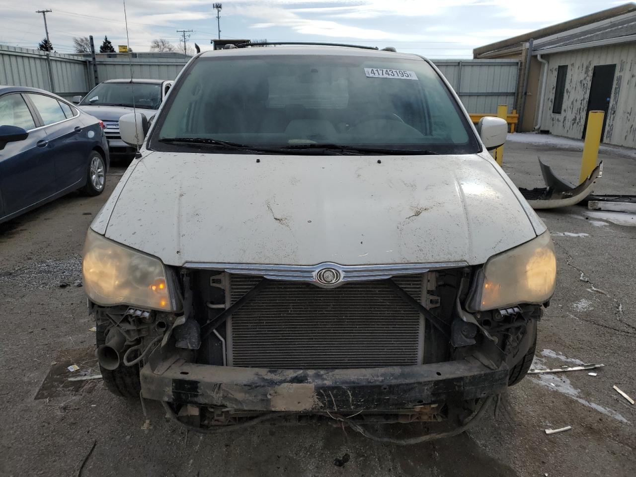 2010 Chrysler Town & Country - Image 5
