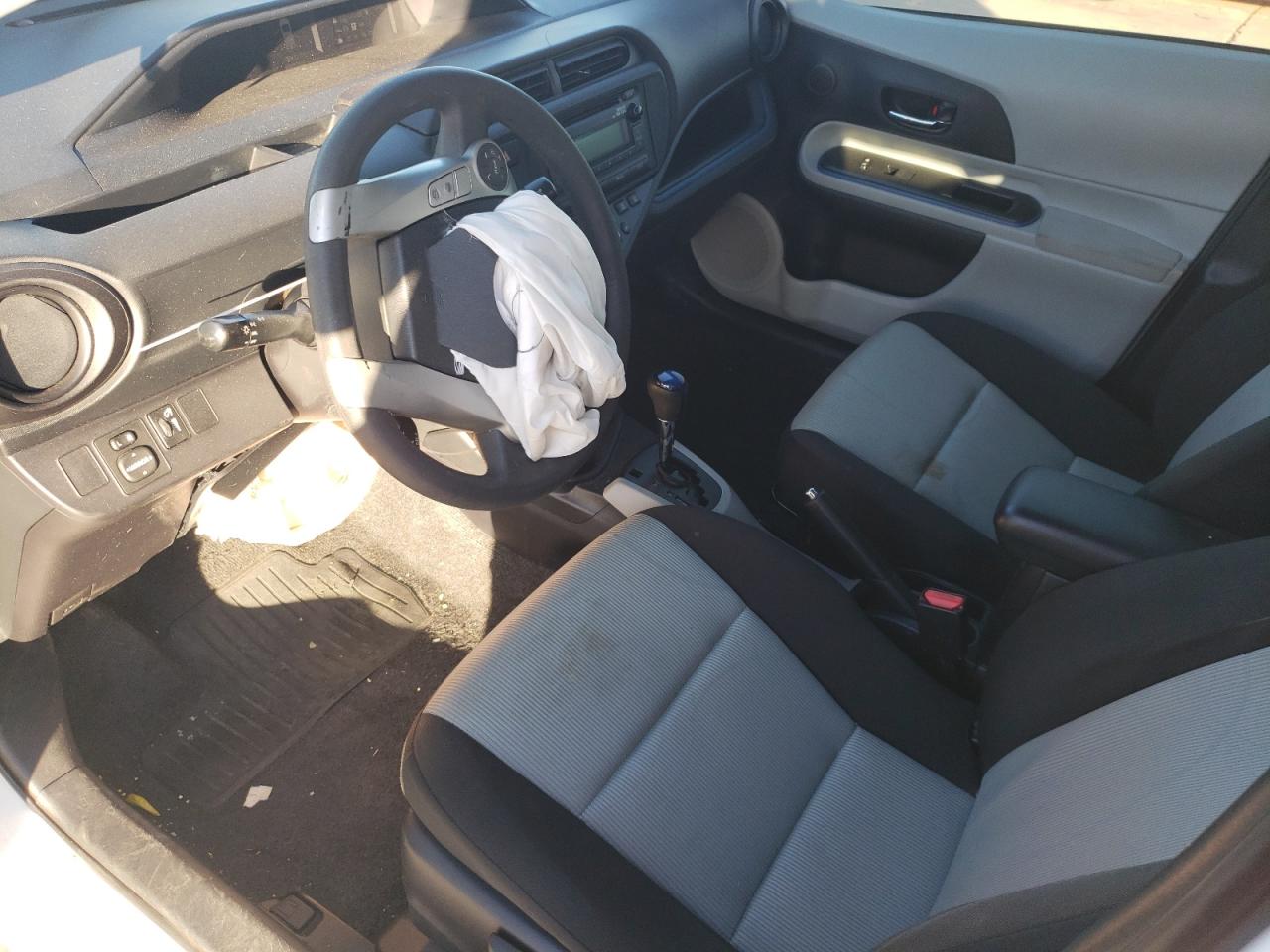 2013 Toyota Prius - Image 8