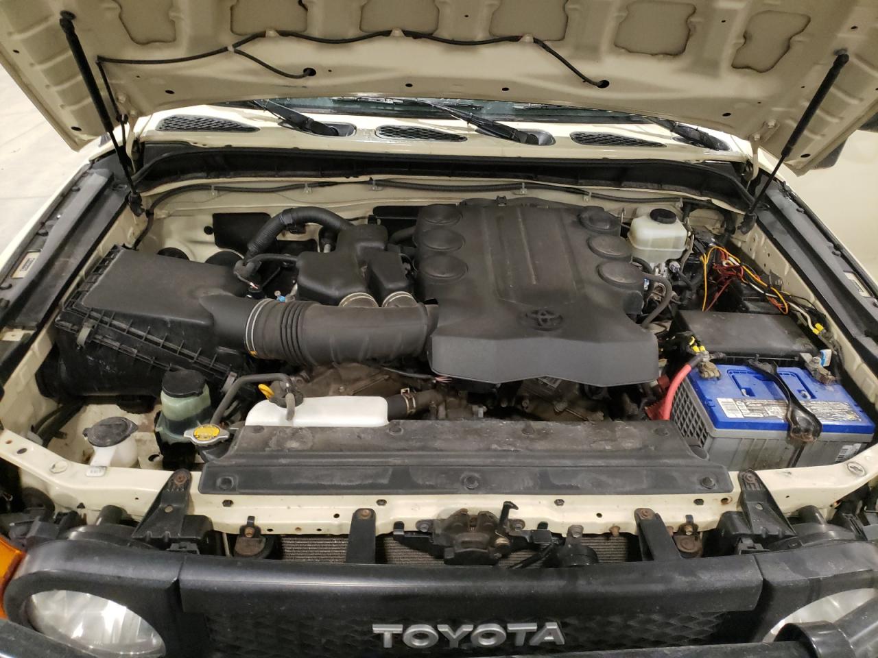 2010 Toyota FJ Cruiser - Image 12