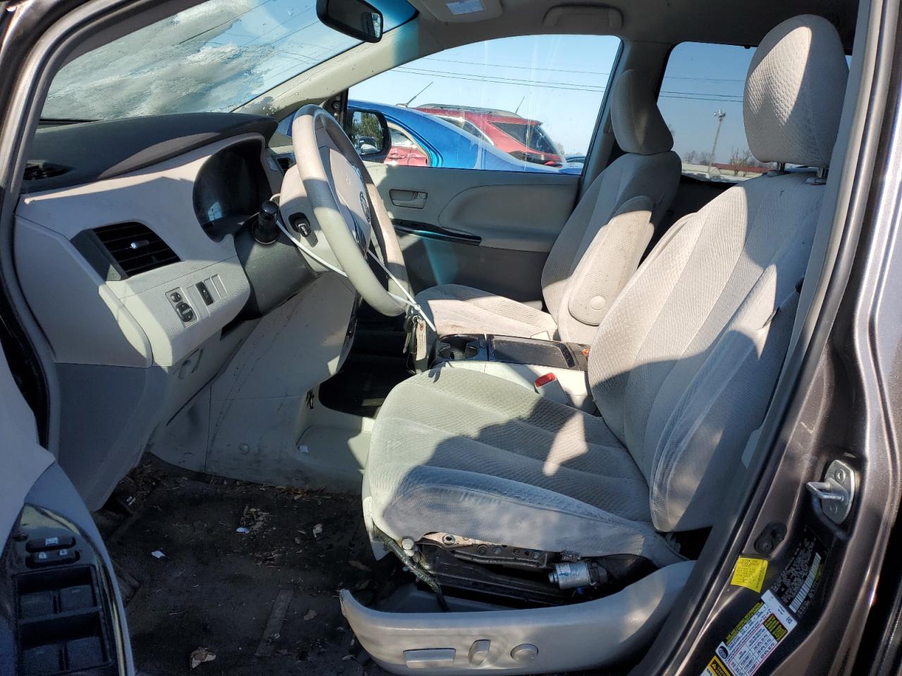 2011 Toyota Sienna - Image 7