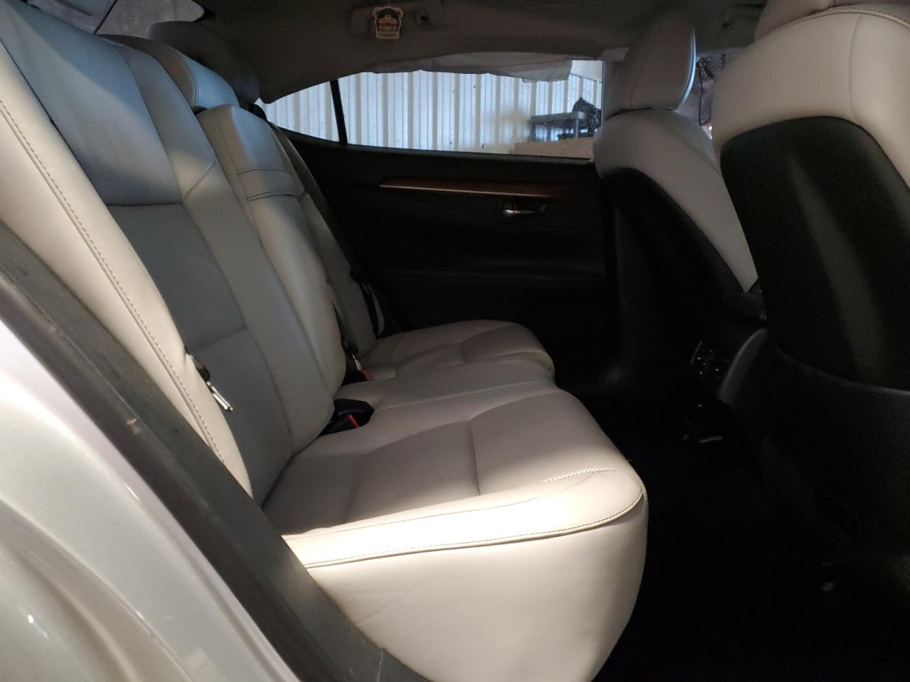 2014 Lexus ES - Image 10