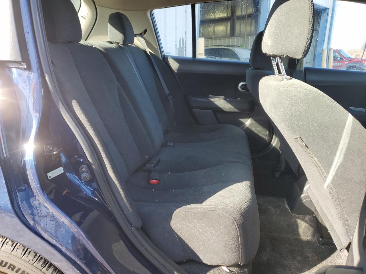2012 Nissan Versa - Image 11