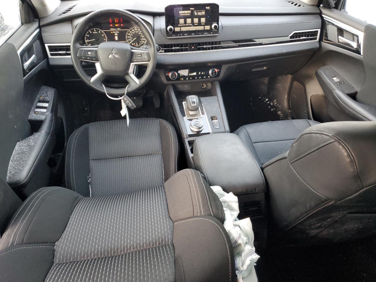 2024 Mitsubishi Outlander - Image 8