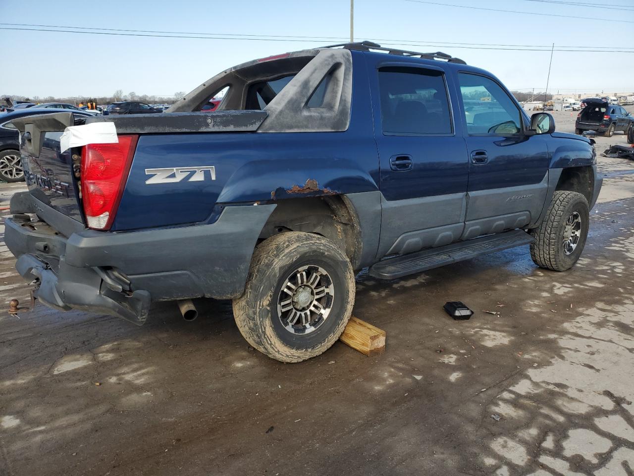 2002 Chevrolet Avalanche - Image 3