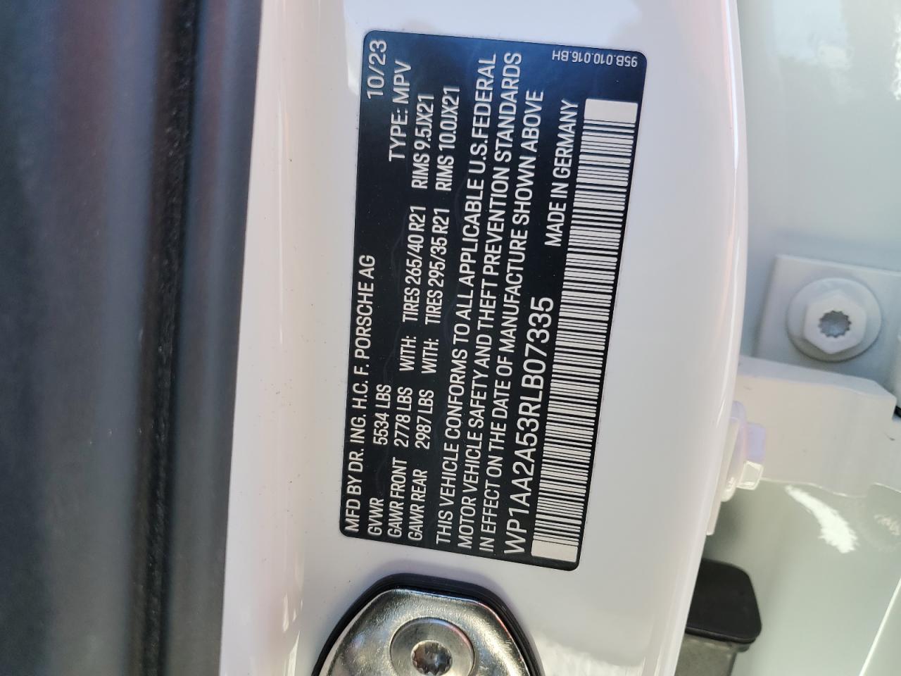 2024 Porsche Macan - Image 13