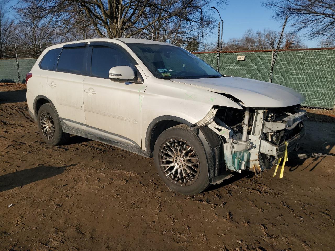 2016 Mitsubishi Outlander - Image 4