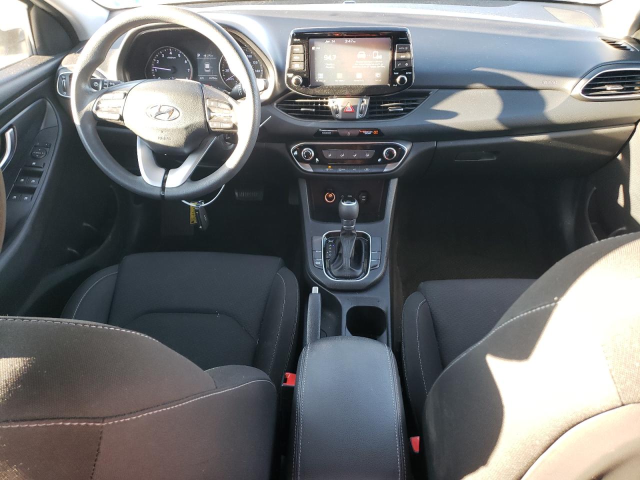 2018 Hyundai Elantra - Image 8