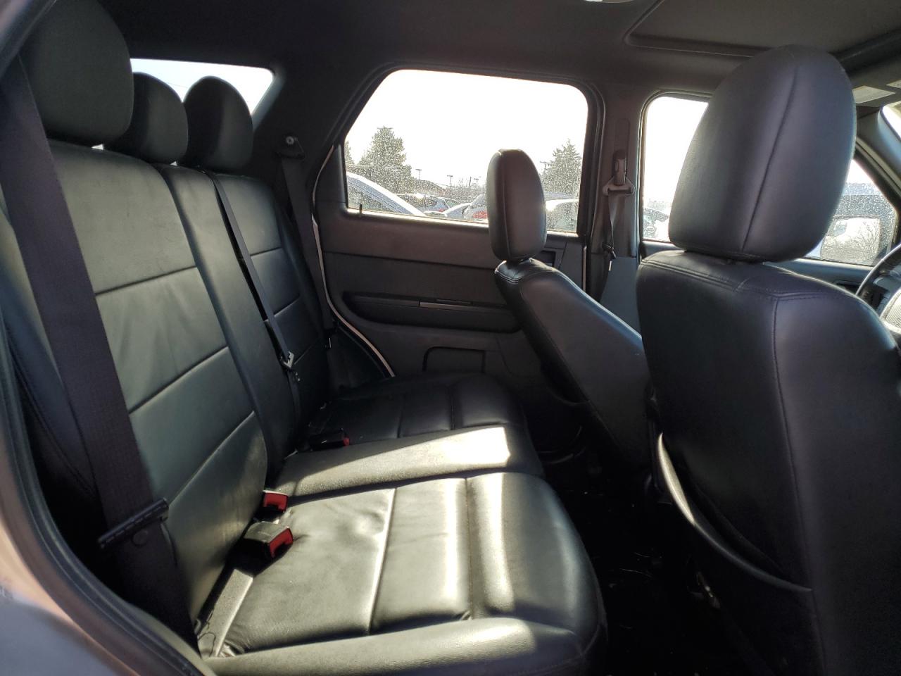 2010 Ford Escape - Image 11