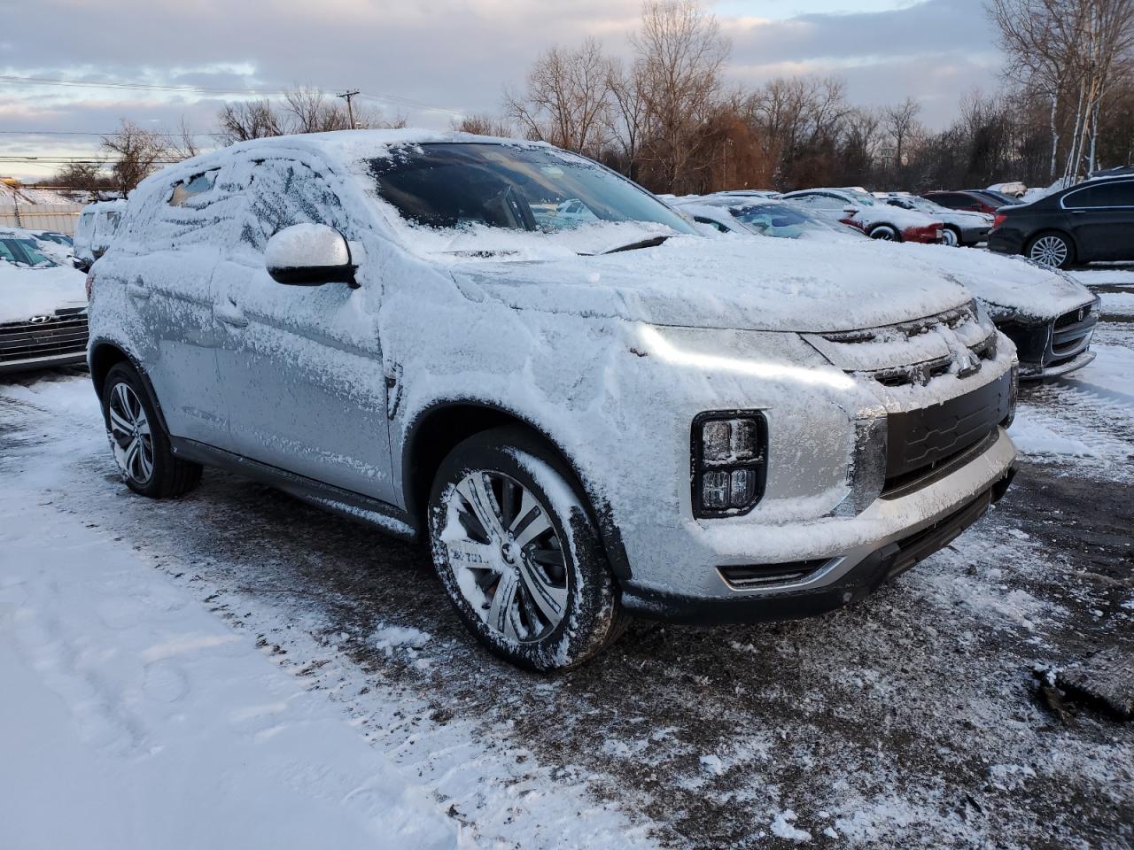 2024 Mitsubishi Outlander - Image 4