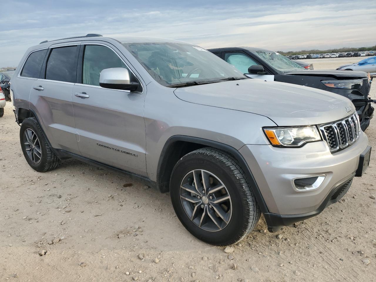 2018 Jeep Grand Cherokee - Image 4