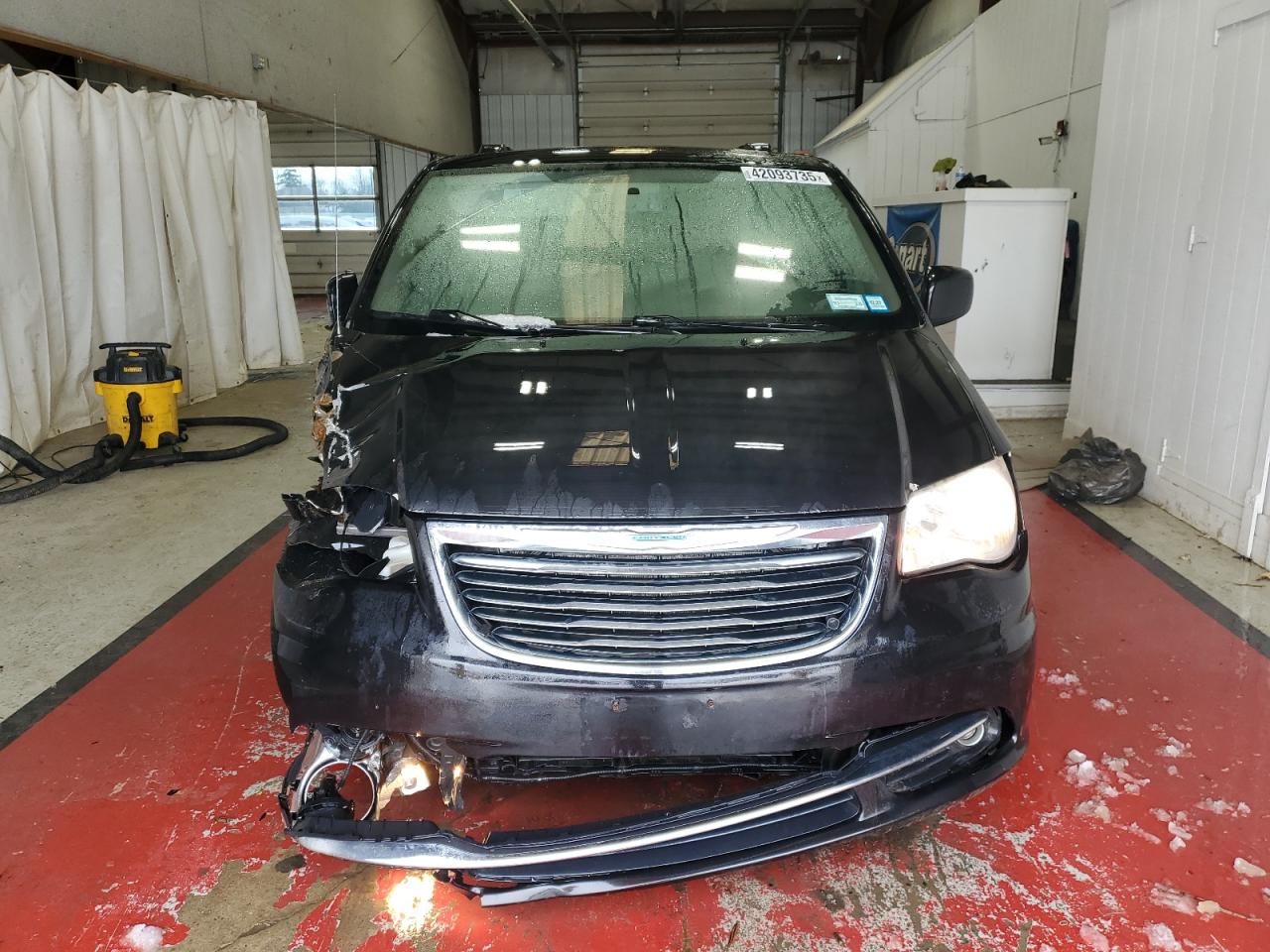 2015 Chrysler Town & Country - Image 5